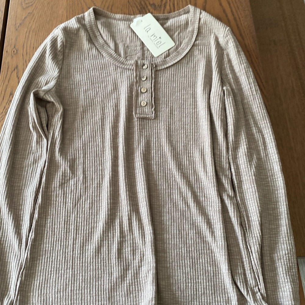 Ribbed button long sleeve size Medium